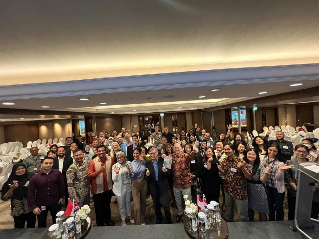 Leadership workshop with diverse participants from UK and Indonesia