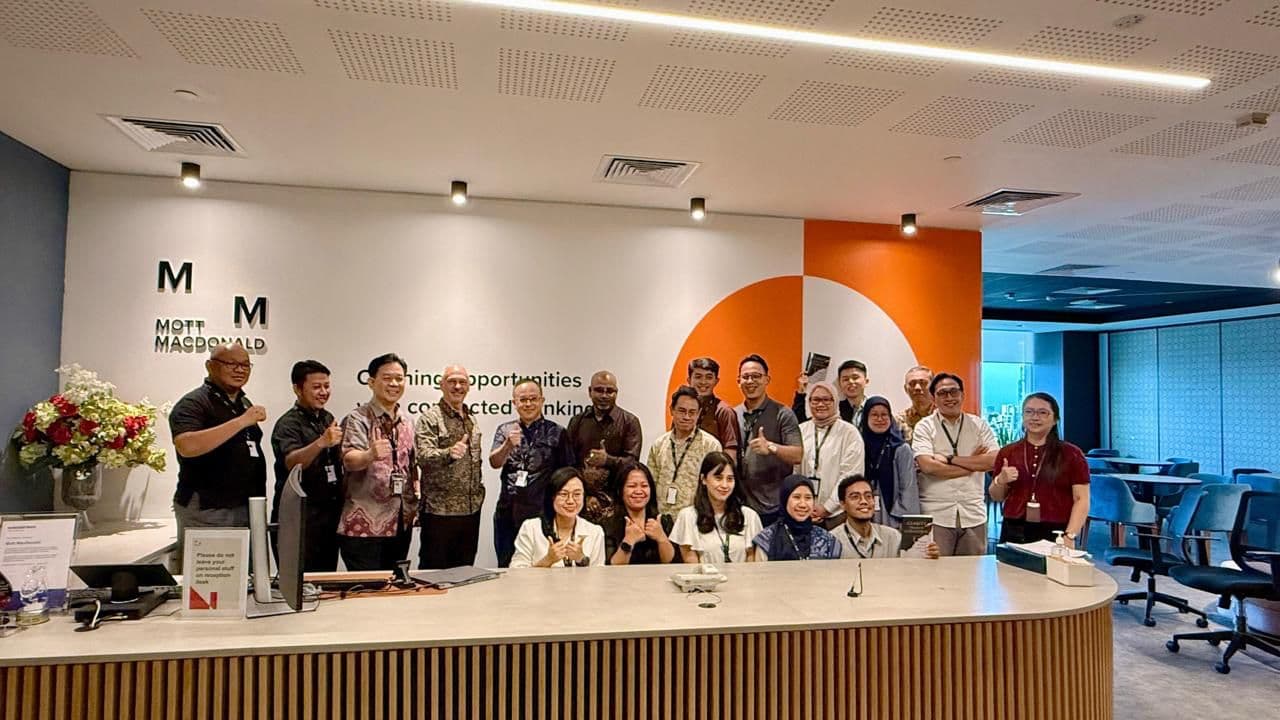 Team engagement session at Mott MacDonald office